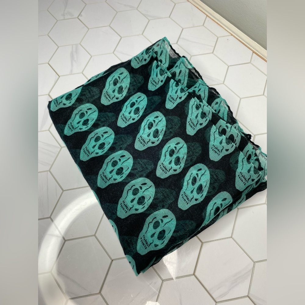 UK2LA Skull Scarf